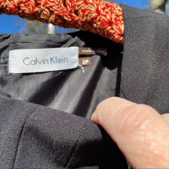 Calvin Klein petit LBD to accentuate your figure and boost your ego. Fit n flare - Picture 8 of 9